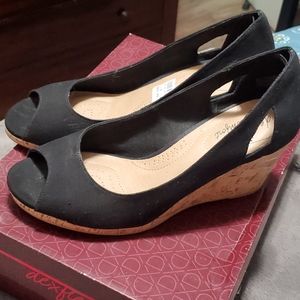 Dexflex Comfort black wedges